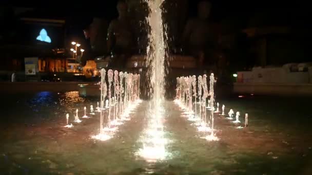 Gekleurde fontein in 4k — Stockvideo