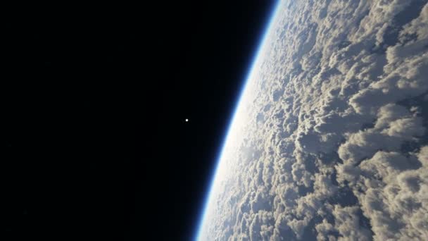 Спутник летать над планетой — стоковое видео