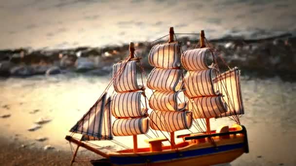 Vieux bateau au bord de la plage 4k 