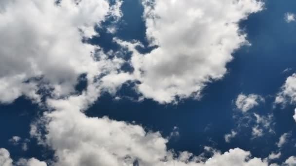 Небесные облака — стоковое видео
