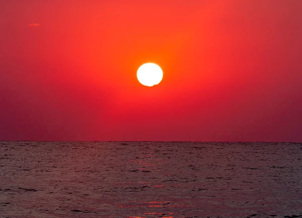 Grand Coucher Soleil Sur Mer Lever Soleil Ciel Rouge — Photo