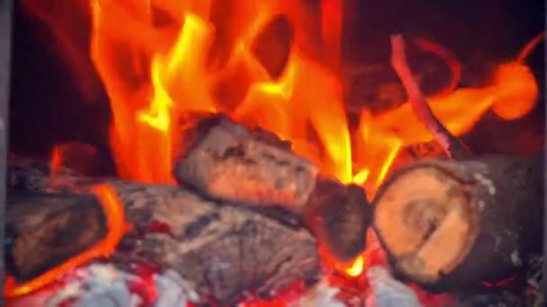 Open haard hout vlammen as close-up macro 4k — Stockvideo