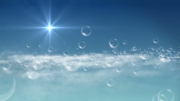 Бульбашки в блакитному небі, сонячний промінь — стокове відео