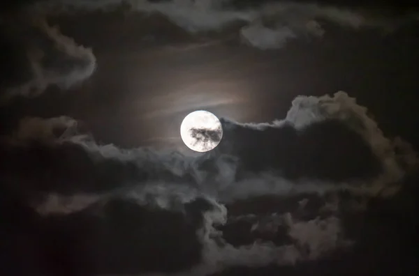 Luna Llena Cielo Con Nubes Paisaje —  Fotos de Stock