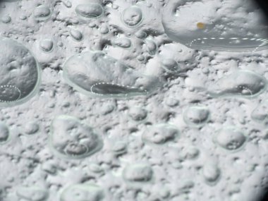 Cam duvara bir damla su damlatın, kapatın.