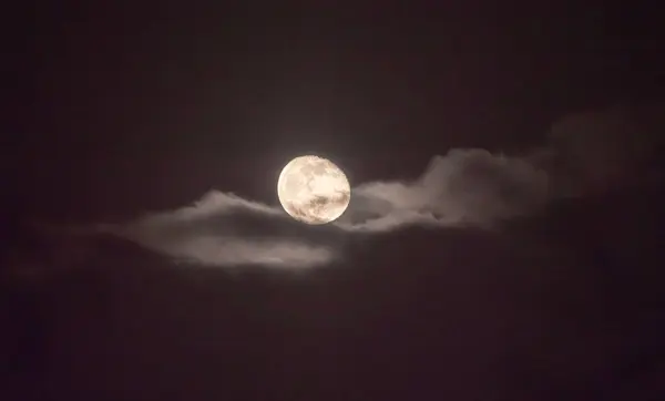 Lua Cheia Céu Com Nuvens Paisagem — Fotografia de Stock