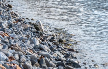 Çakıl taşları sahilde yakın çekim