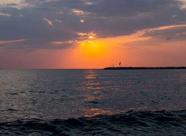 Salida Del Sol Sobre Mar Hermoso Paisaje Nublado — Foto de Stock