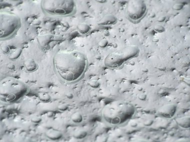 Cam duvara bir damla su damlatın, kapatın.