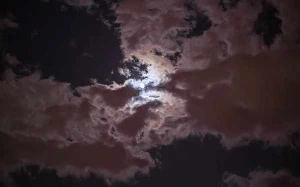 Πανσέληνος Στον Ουρανό Σύννεφα Τοπίο — Φωτογραφία Αρχείου
