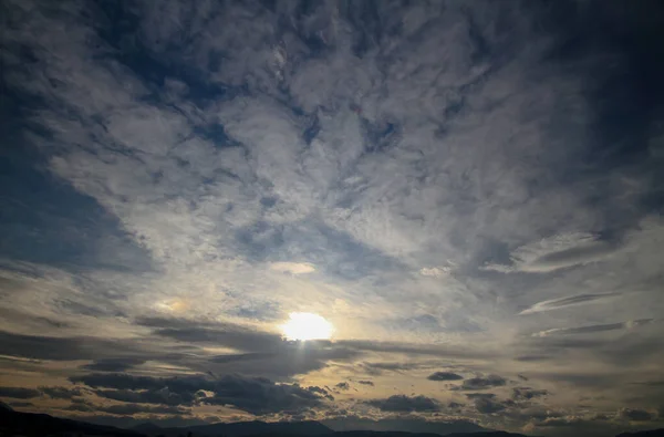 Prachtige Gouden Zonsondergang Hemel Landschap Natuurlijke Achtergrond — Stockfoto