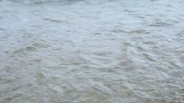 Belas ondas na praia em câmera lenta — Vídeo de Stock