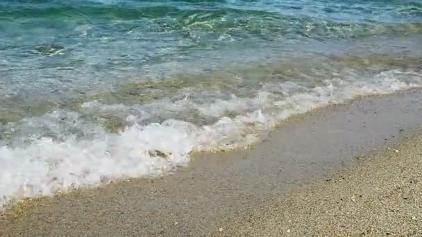 Όμορφο κύματα στην παραλία σε αργή κίνηση — Αρχείο Βίντεο