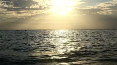 Sunset beach dalga ağır çekim