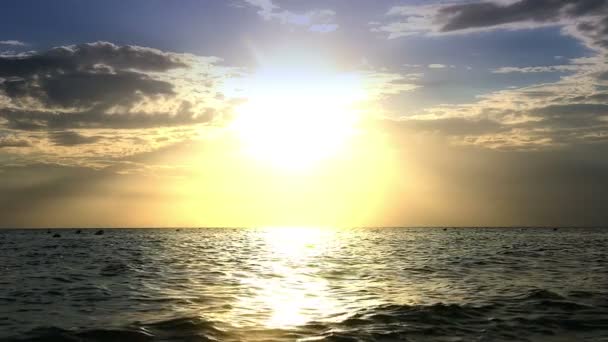 Coucher de soleil plage vague ralenti — Video