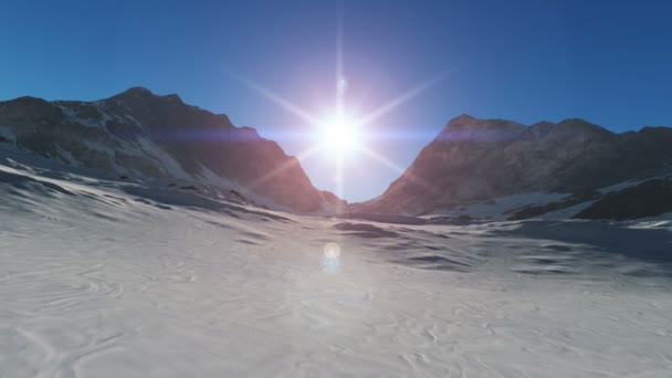 Montanha neve sol — Vídeo de Stock