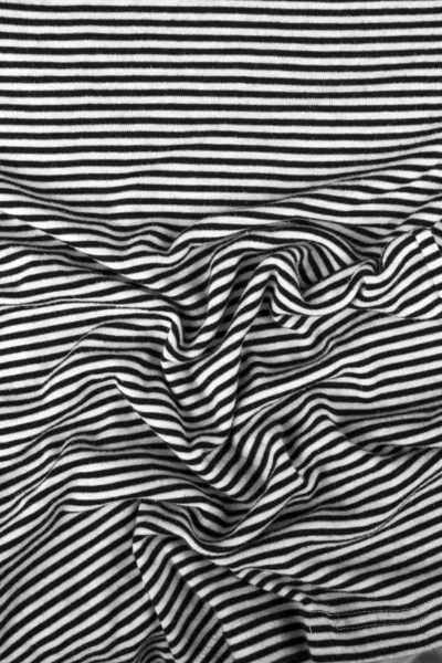 Kırışmış siyah beyaz zebra kumaş bez arka plan çizgili — Stok fotoğraf