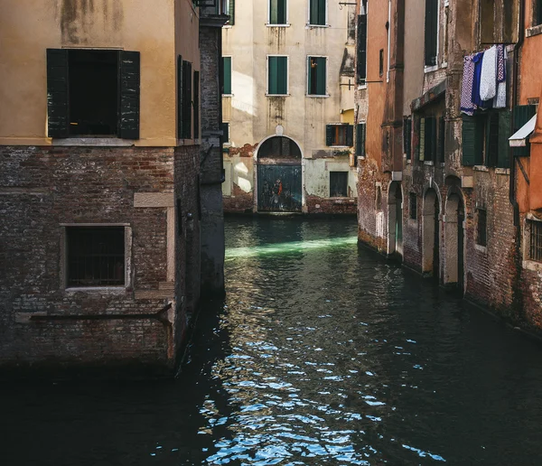 Strada colorata a Venezia — Foto Stock