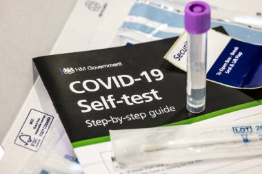 Burgess Hill, Batı Sussex 12 Ocak 2021 Covid-19 ev yapımı PCR test kiti