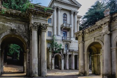 Ordzhonikidze 'den esinlenerek yapılmış terk edilmiş bir sanatoryum.