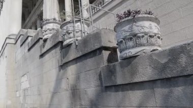 Mimarinin terk edilmiş sarayı.