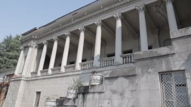 Mimarinin terk edilmiş sarayı.