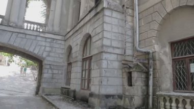 Mimarinin terk edilmiş sarayı.