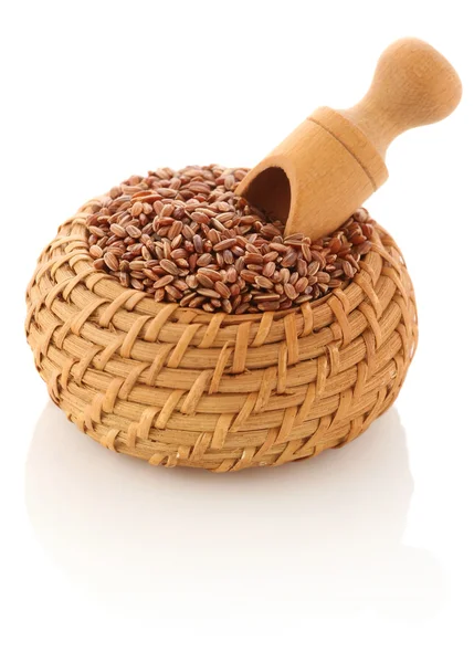 Grade brown rice grain "devzira" in a wicker basket with a scoop — Stock Photo, Image