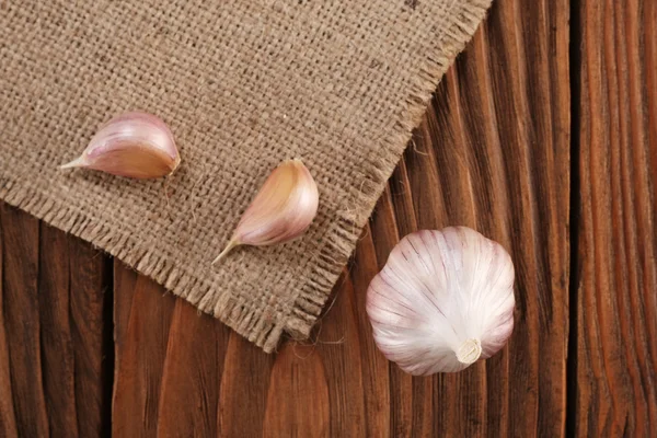 Knoblauch in Nahaufnahme auf Klette — Stockfoto