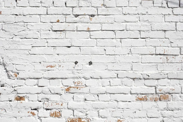 Beyaz boya ile boyanmış eski tuğla duvar — Stok fotoğraf