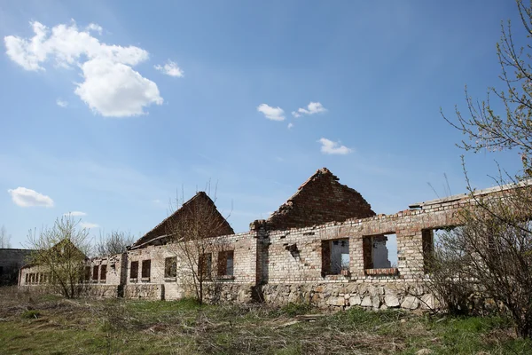 Ruiny budynku Cegła długi — Zdjęcie stockowe