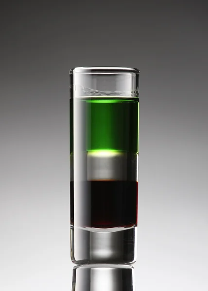 Alkoholhaltiga cocktail i ett glas (pil) — Stockfoto
