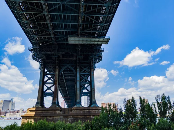Underside Ponte Brooklyn Dia Nublado Verão — Fotografia de Stock