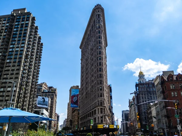 Flatiron Binası New York 'ta sıcak bir yaz gününde