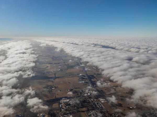 Altokümülüs Bulutlarının Kırsal Alandaki Hava Görüntüsü — Stok fotoğraf