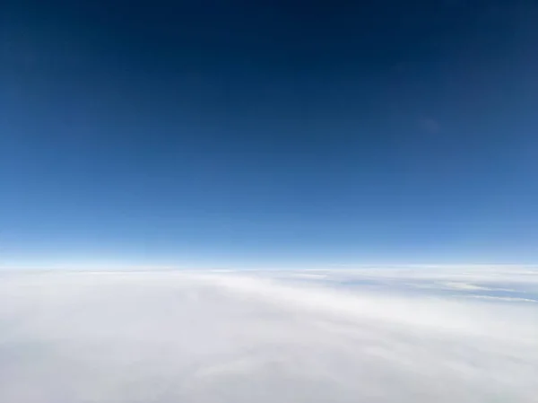 高度雲の層の上の空中ビュー — ストック写真