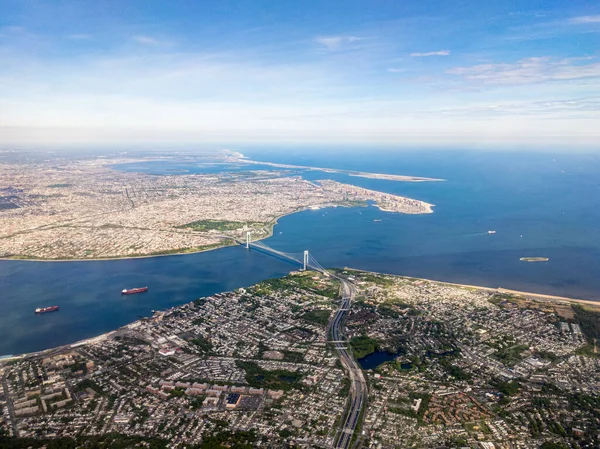 Verrazzano-Narrows Köprüsü, Staten Island ve Brooklyn 'i New York' a bağlıyor.