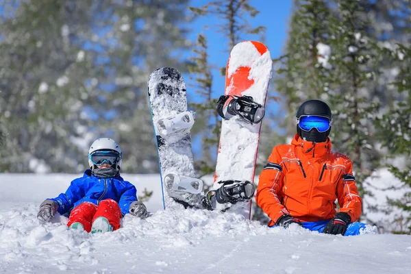 Familie Snowboarders Top Van Een Berg Een Zonnige Dag Met — Stockfoto