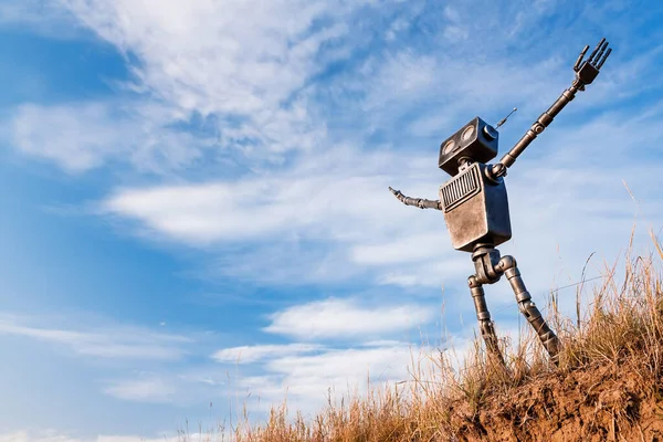 Robot Avec Les Bras Levés Regarde Ciel — Photo