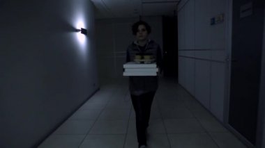 Pizza teslim genç