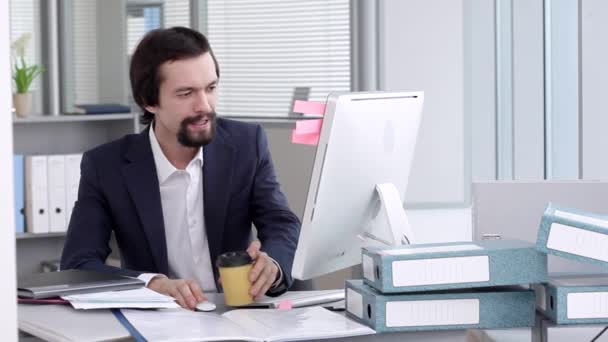 Jeune avocat ou gestionnaire sur le lieu de travail . — Video