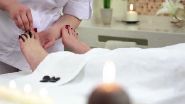 Kadının taş tedavi. Dinlendirici bir alan erkek tedavi masaj