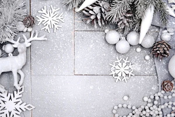 Noel Snowy arka plan ile bir geyik