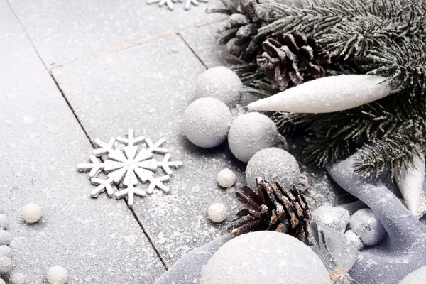 Kar tanesi ile Noel kompozisyon