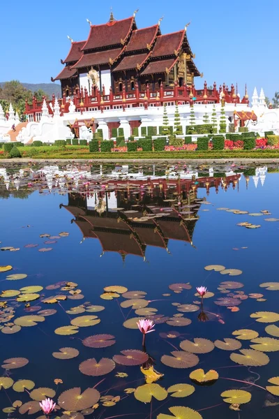 Weerspiegeling van Royal Pavilion, Chiang Mai, Thailand — Stockfoto