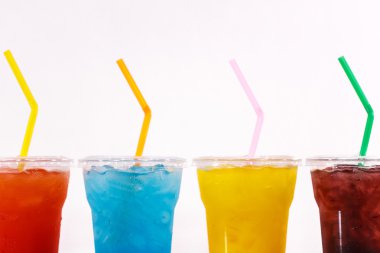 çok renkli soğuk meşrubat