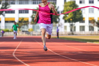 bitiş çizgisine çapraz runner 
