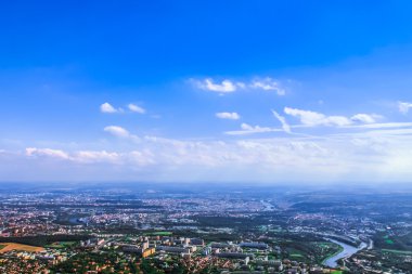güzel bir bulutlu gökyüzü görünümü air uçak penceresinden