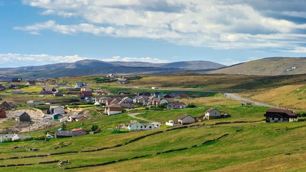 Lerwick centrum onder de blauwe hemel — Stockfoto