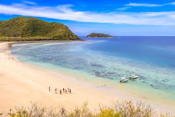 Vista aérea de águas cristalinas na ilha tropical — Fotografia de Stock